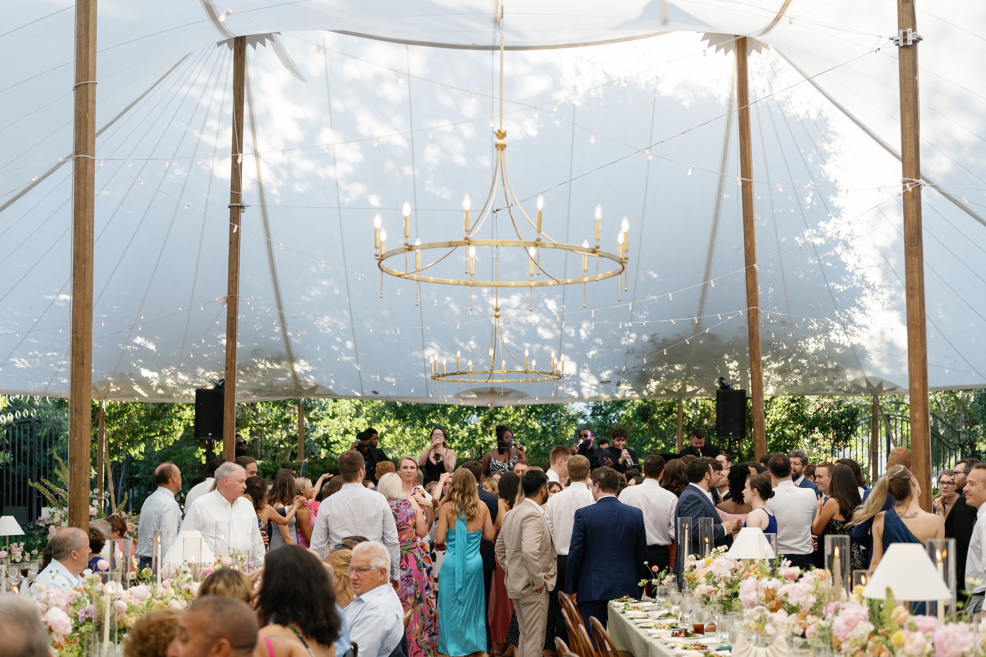 Elevate your wedding with the perfect tent